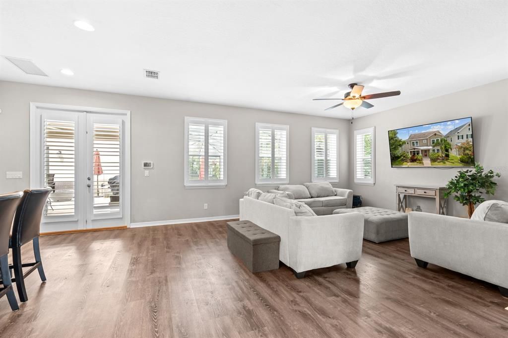 For Sale: $725,000 (5 beds, 4 baths, 3852 Square Feet)