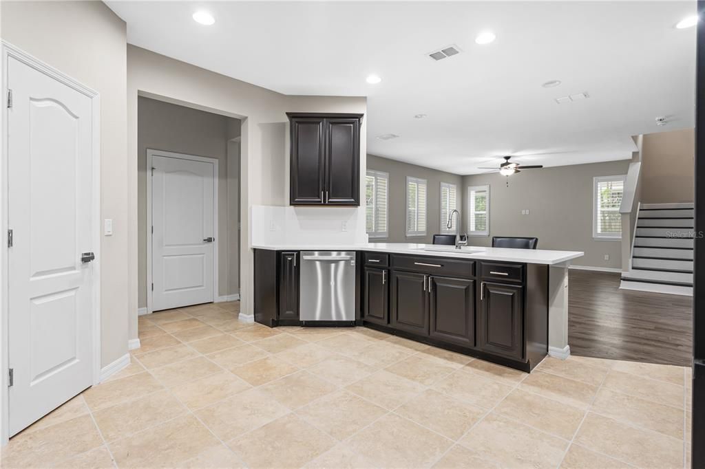 For Sale: $725,000 (5 beds, 4 baths, 3852 Square Feet)