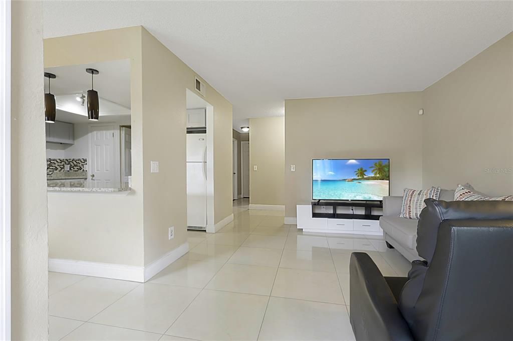 En Venta: $174,900 (2 camas, 2 baños, 905 Pies cuadrados)