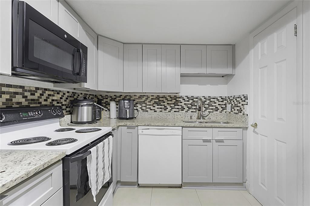 En Venta: $174,900 (2 camas, 2 baños, 905 Pies cuadrados)
