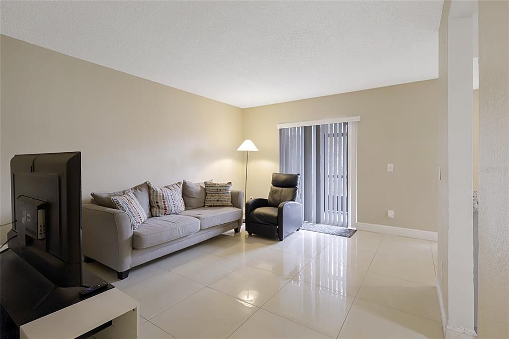 En Venta: $174,900 (2 camas, 2 baños, 905 Pies cuadrados)