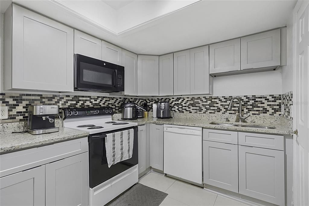 En Venta: $174,900 (2 camas, 2 baños, 905 Pies cuadrados)