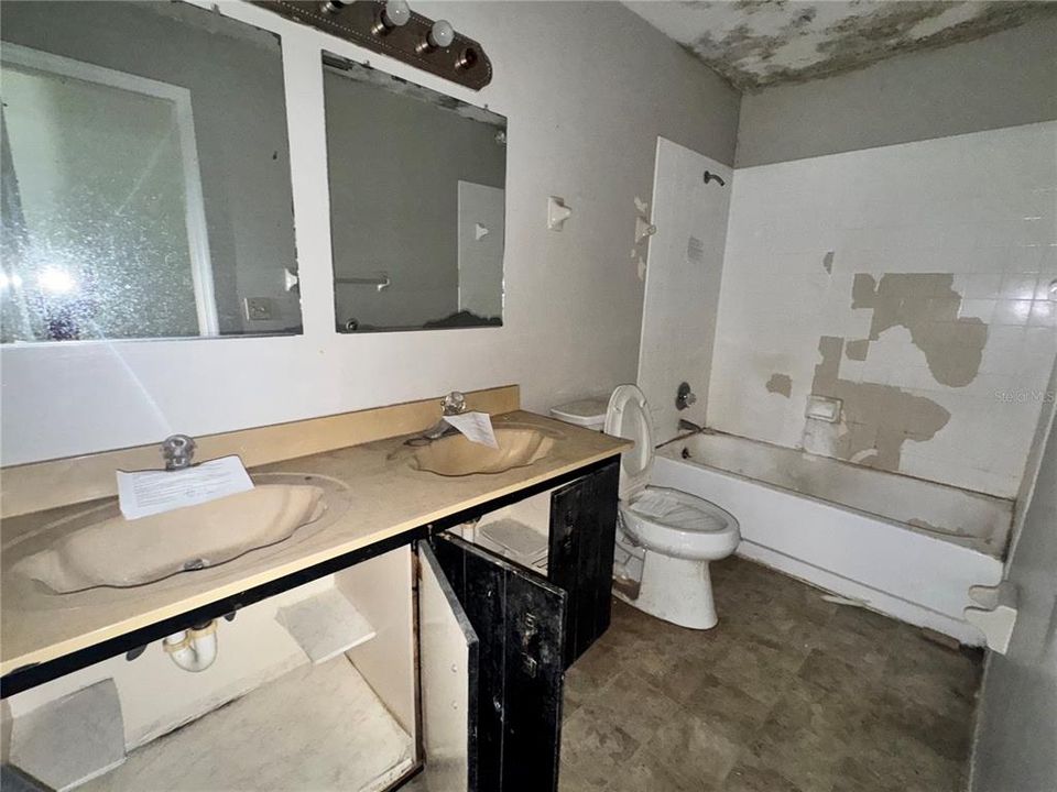 На продажу: $222,500 (3 спален, 2 ванн, 1757 Квадратных фут)