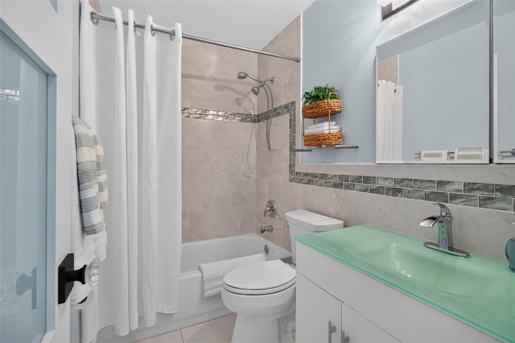 For Rent: $2,100 (2 beds, 2 baths, 1250 Square Feet)