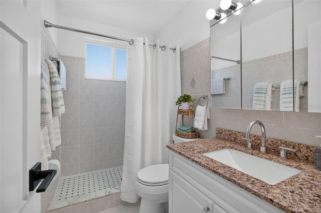 For Rent: $2,100 (2 beds, 2 baths, 1250 Square Feet)