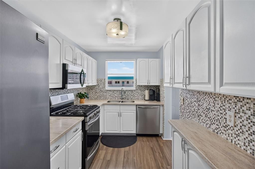 For Rent: $2,100 (2 beds, 2 baths, 1250 Square Feet)
