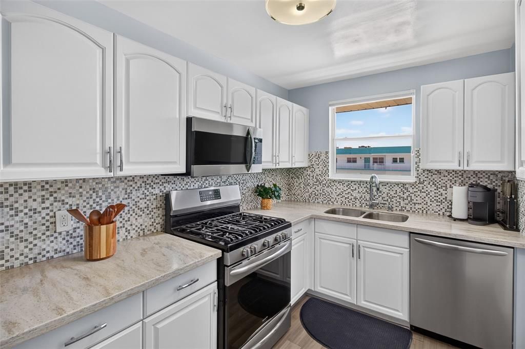 For Rent: $2,100 (2 beds, 2 baths, 1250 Square Feet)