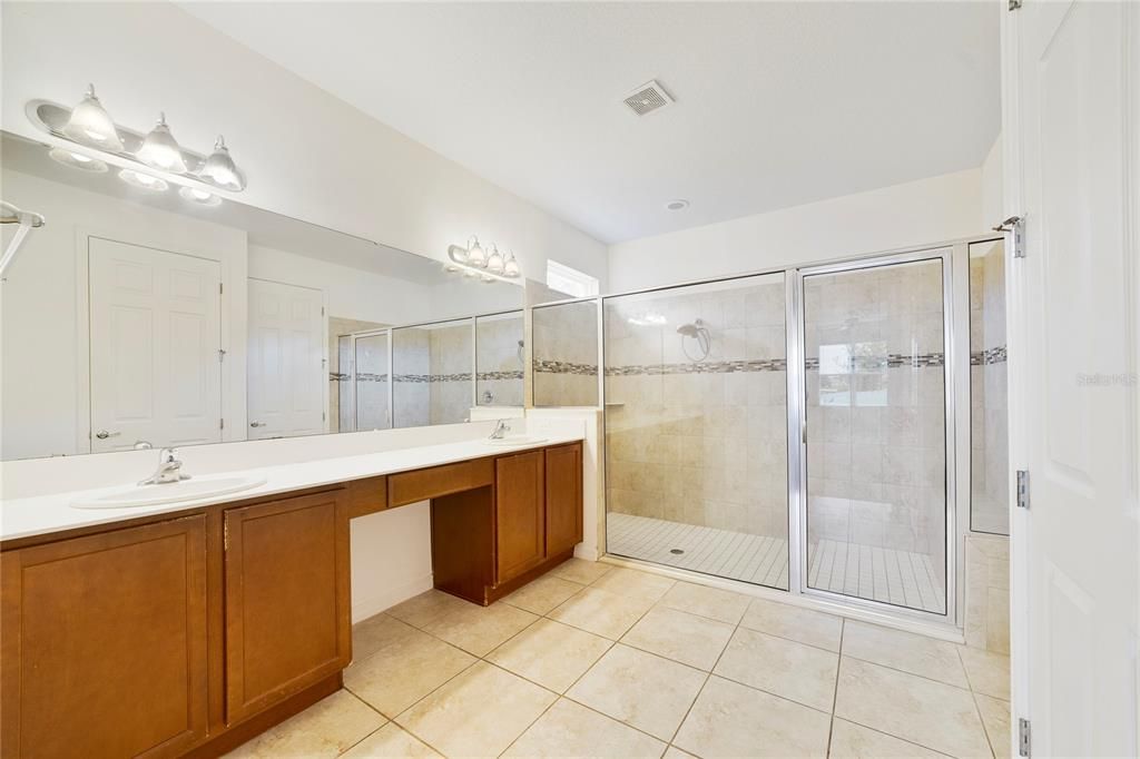 En Venta: $519,000 (4 camas, 3 baños, 3101 Pies cuadrados)