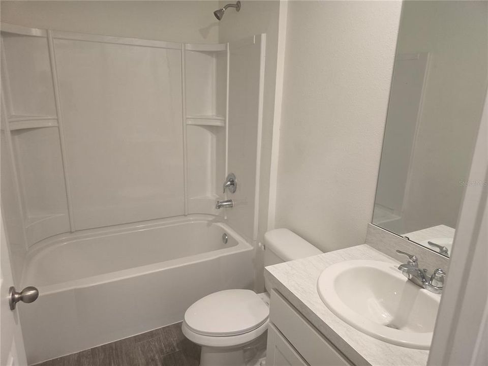 В аренду: $2,200 (4 спален, 2 ванн, 2104 Квадратных фут)