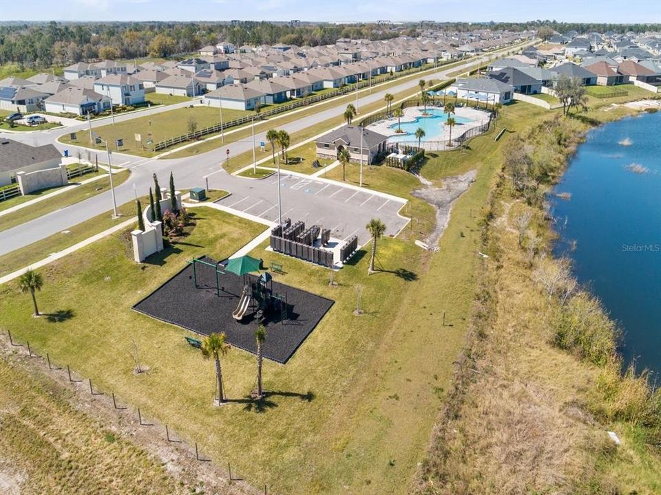 На продажу: $280,000 (3 спален, 2 ванн, 1269 Квадратных фут)