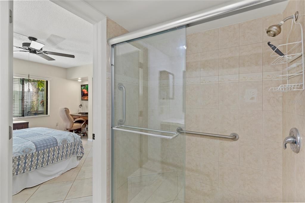 En Venta: $400,000 (2 camas, 2 baños, 964 Pies cuadrados)