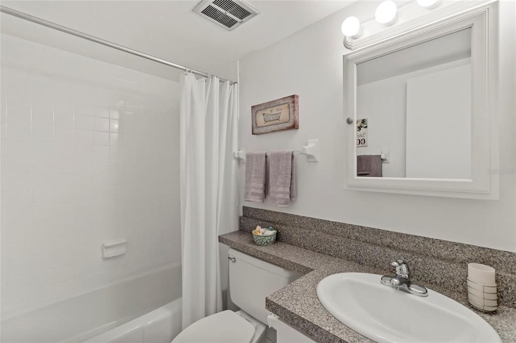 En Venta: $400,000 (2 camas, 2 baños, 964 Pies cuadrados)