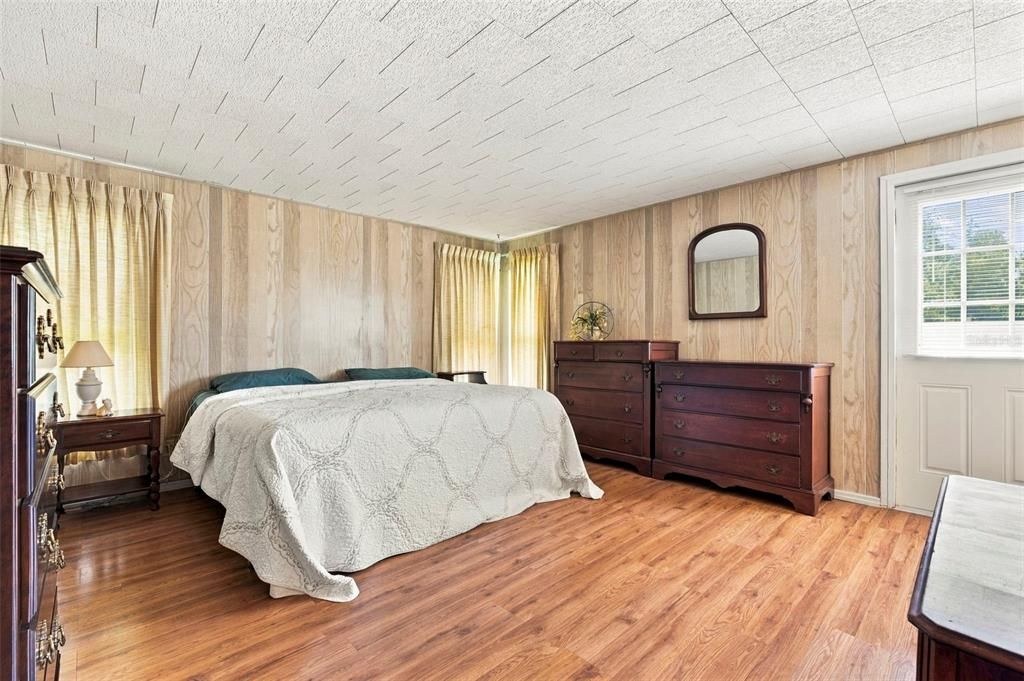 На продажу: $124,900 (2 спален, 2 ванн, 1128 Квадратных фут)
