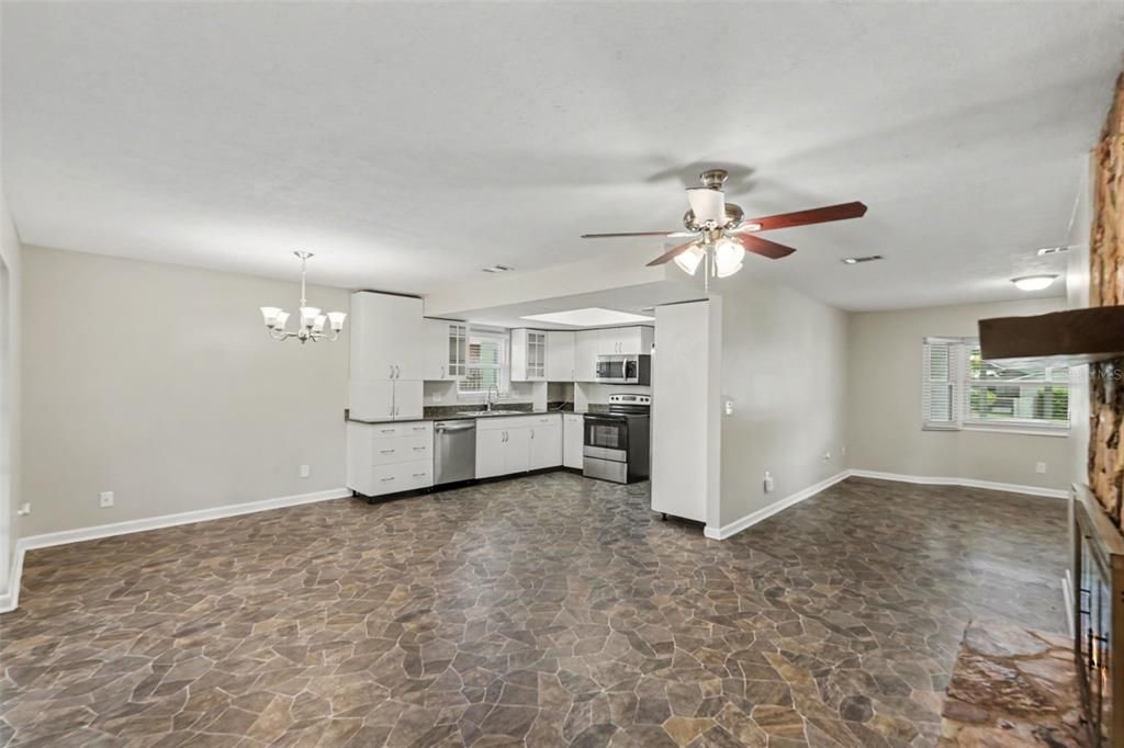 For Sale: $334,900 (3 beds, 2 baths, 1272 Square Feet)