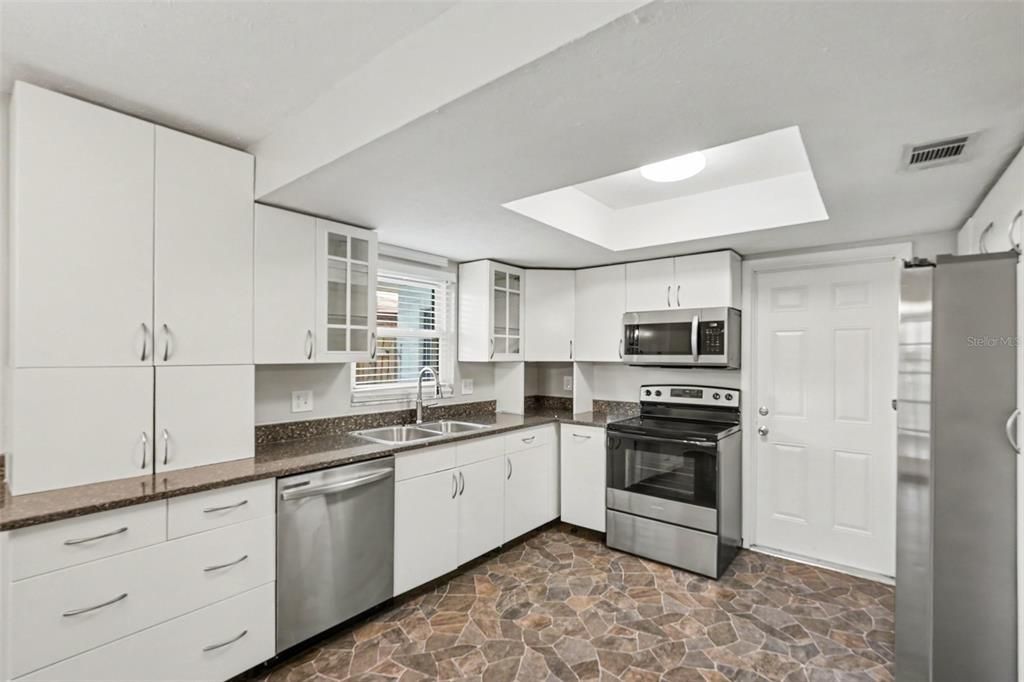 For Sale: $334,900 (3 beds, 2 baths, 1272 Square Feet)