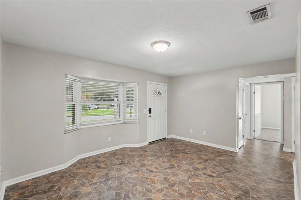 For Sale: $334,900 (3 beds, 2 baths, 1272 Square Feet)