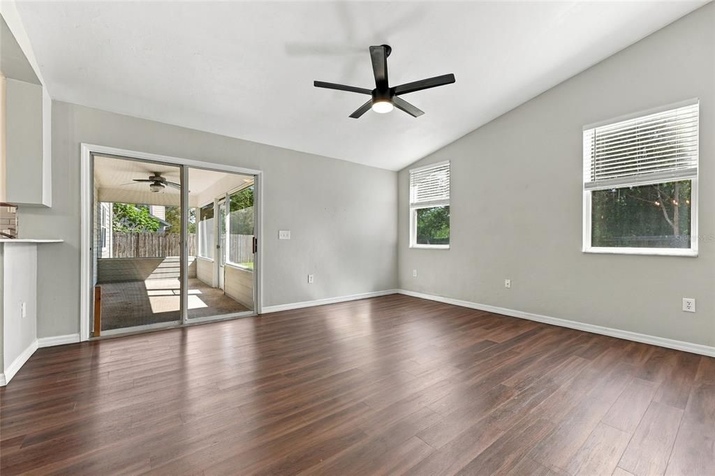 En Venta: $369,900 (4 camas, 2 baños, 1774 Pies cuadrados)