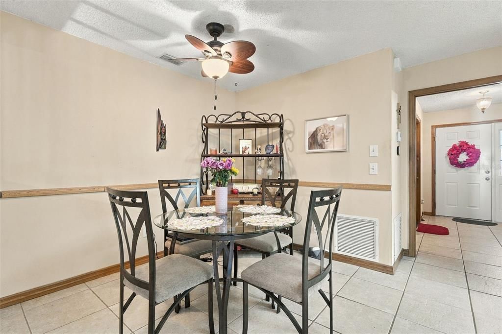En Venta: $365,000 (3 camas, 2 baños, 1830 Pies cuadrados)