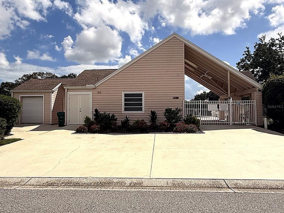 For Sale: $325,000 (2 beds, 2 baths, 1594 Square Feet)