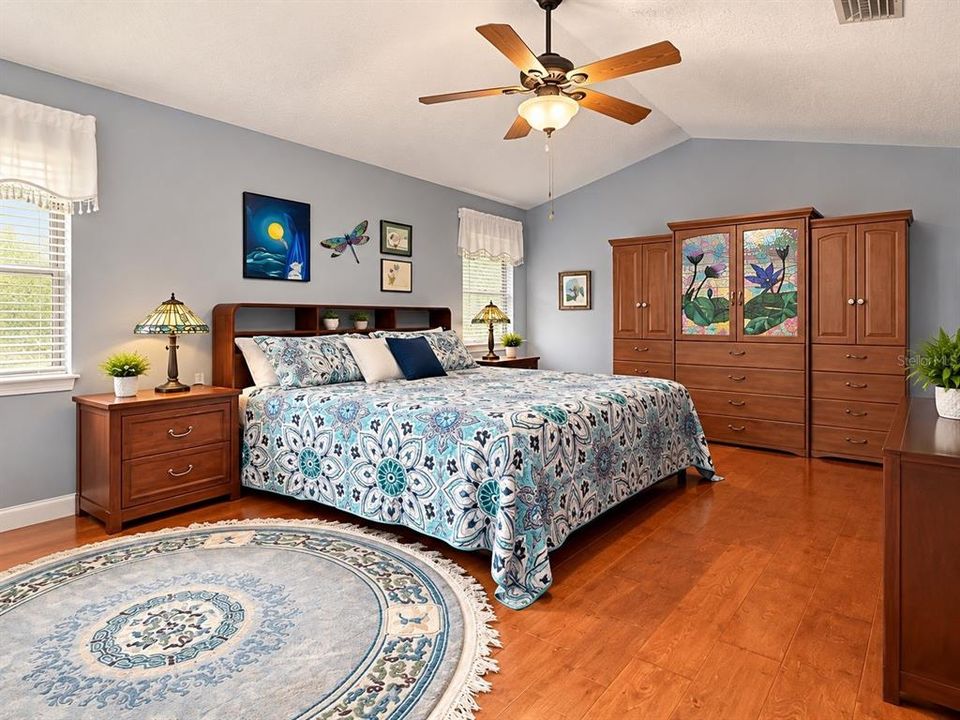 For Sale: $325,000 (2 beds, 2 baths, 1594 Square Feet)