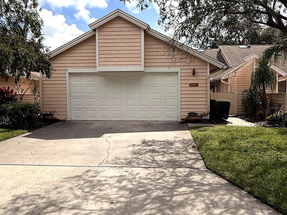 For Sale: $325,000 (2 beds, 2 baths, 1594 Square Feet)