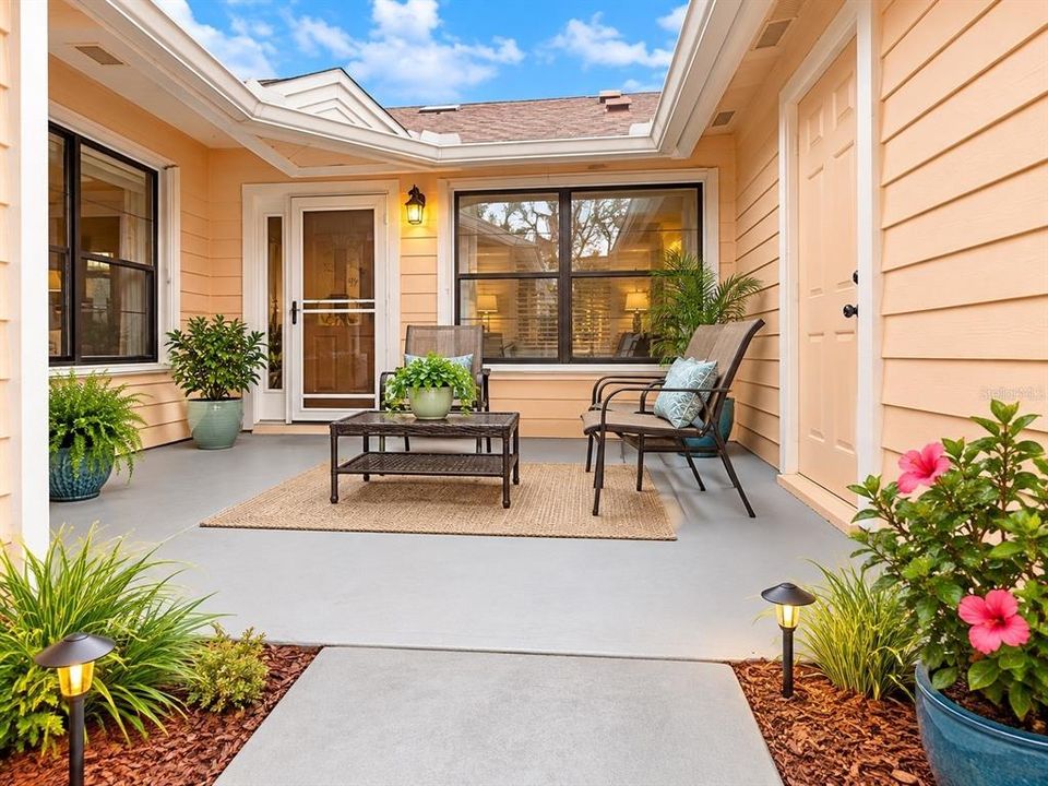For Sale: $325,000 (2 beds, 2 baths, 1594 Square Feet)