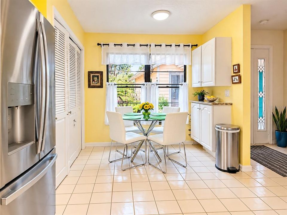 For Sale: $325,000 (2 beds, 2 baths, 1594 Square Feet)