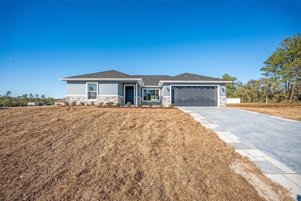 На продажу: $299,900 (4 спален, 2 ванн, 1715 Квадратных фут)
