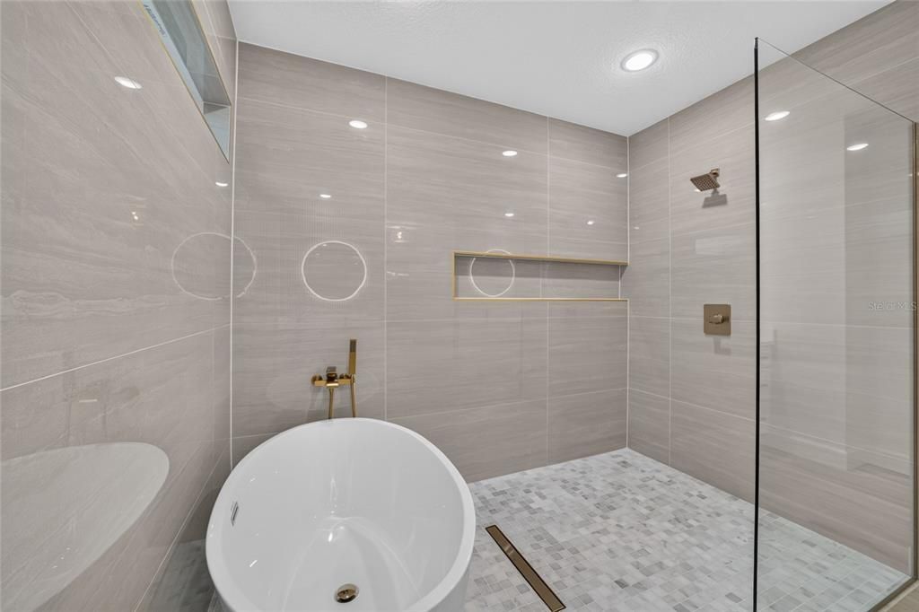 На продажу: $324,900 (4 спален, 2 ванн, 1863 Квадратных фут)