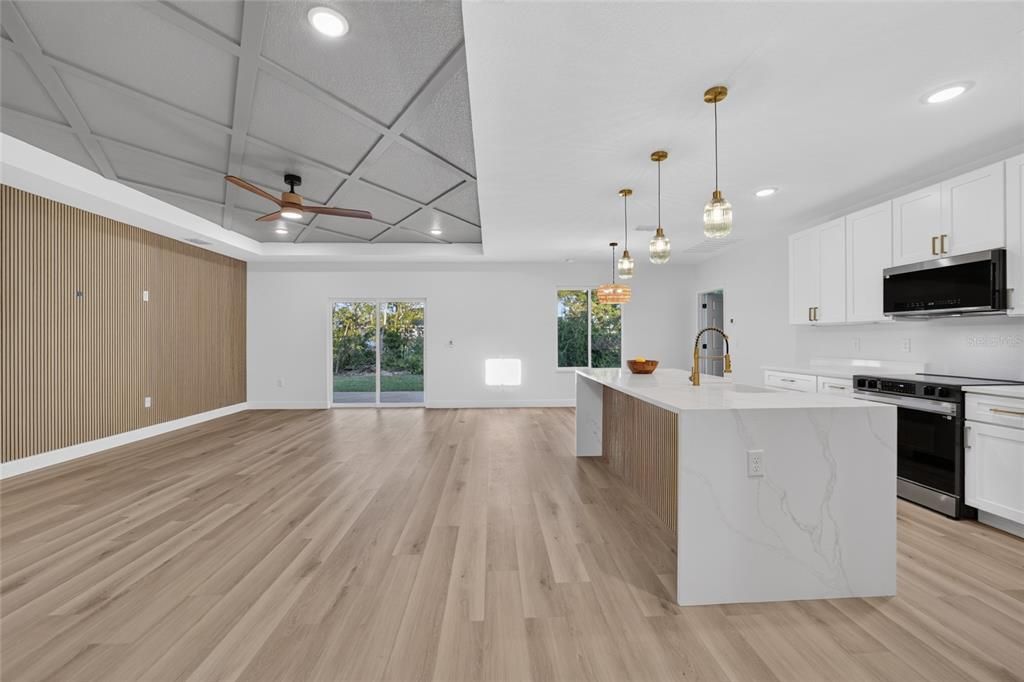 На продажу: $324,900 (4 спален, 2 ванн, 1863 Квадратных фут)