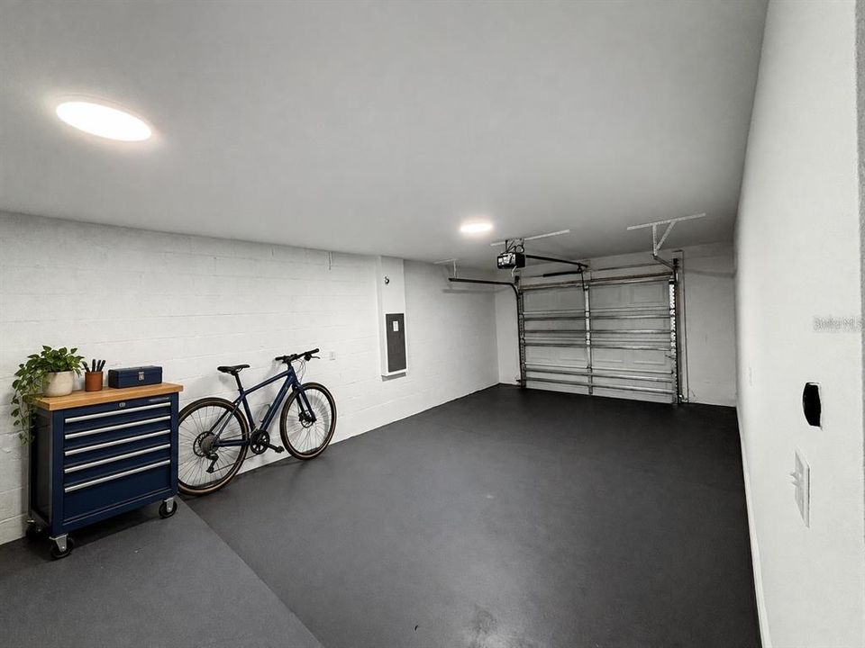For Sale: $255,000 (3 beds, 2 baths, 1006 Square Feet)