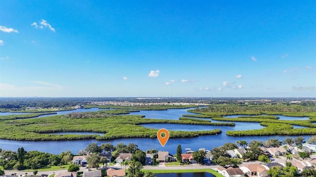 En Venta: $1,049,900 (4 camas, 3 baños, 2170 Pies cuadrados)