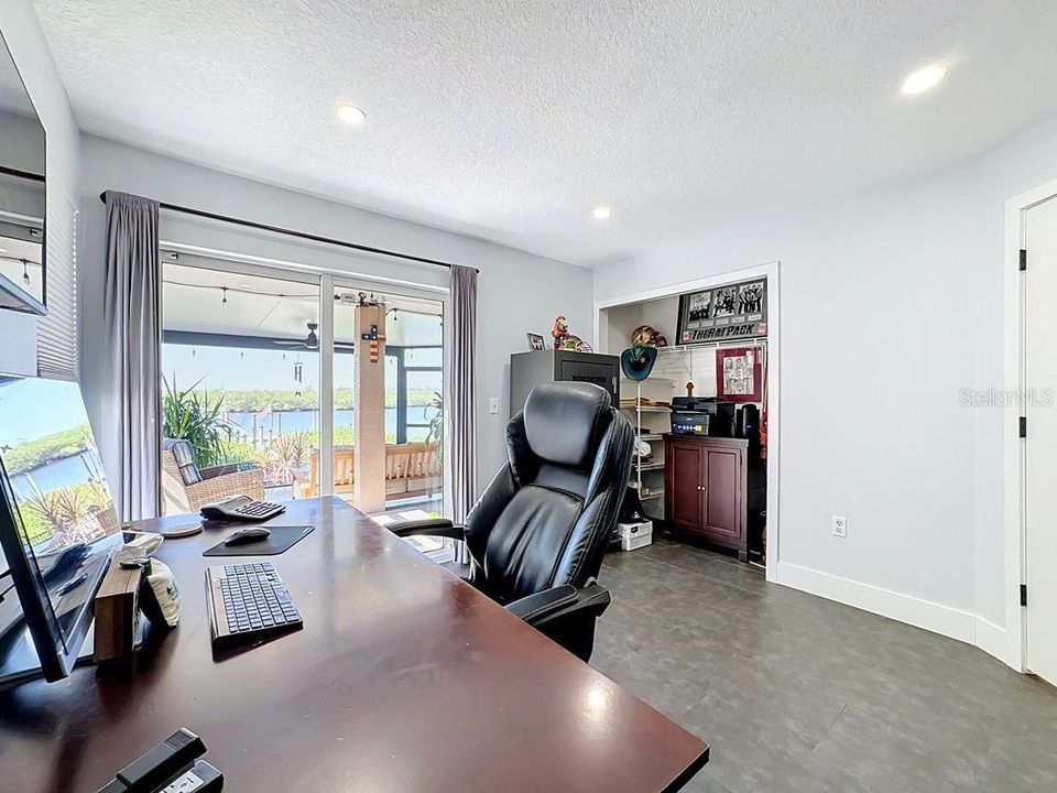 En Venta: $1,049,900 (4 camas, 3 baños, 2170 Pies cuadrados)