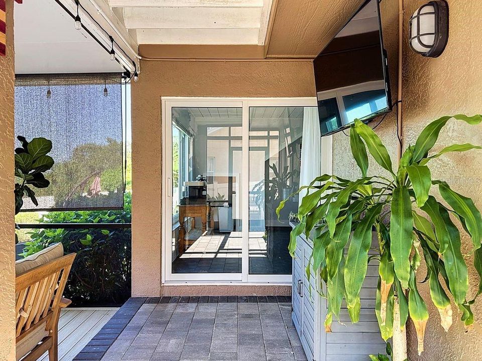 En Venta: $1,049,900 (4 camas, 3 baños, 2170 Pies cuadrados)