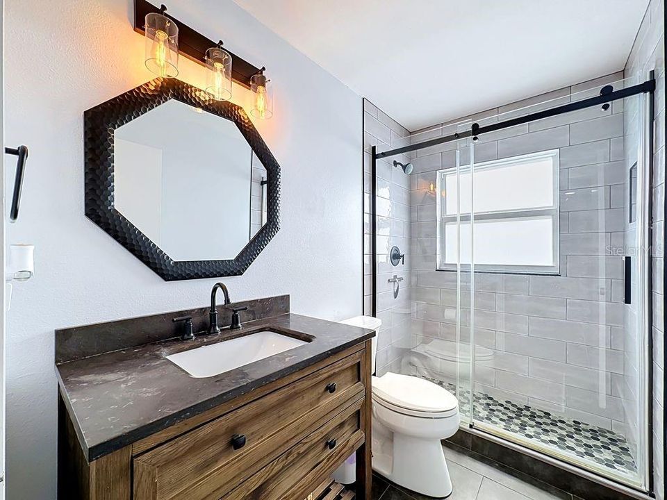 En Venta: $1,049,900 (4 camas, 3 baños, 2170 Pies cuadrados)