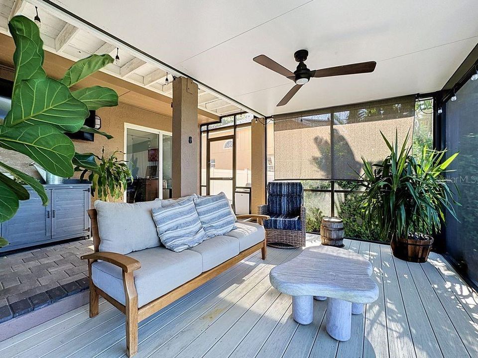 En Venta: $1,049,900 (4 camas, 3 baños, 2170 Pies cuadrados)