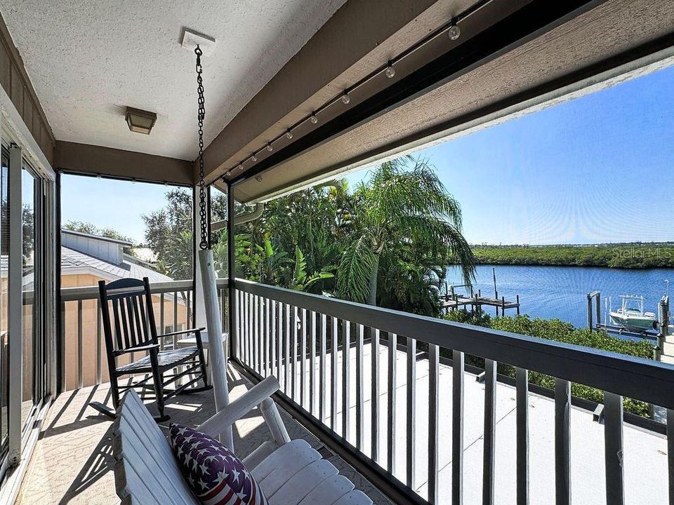 En Venta: $1,049,900 (4 camas, 3 baños, 2170 Pies cuadrados)