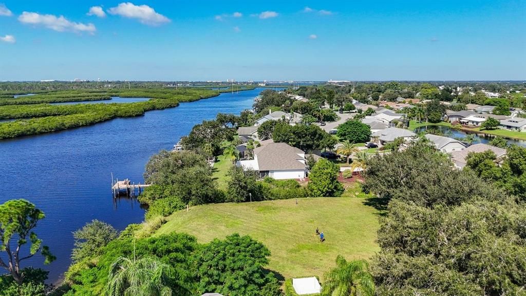 En Venta: $1,049,900 (4 camas, 3 baños, 2170 Pies cuadrados)