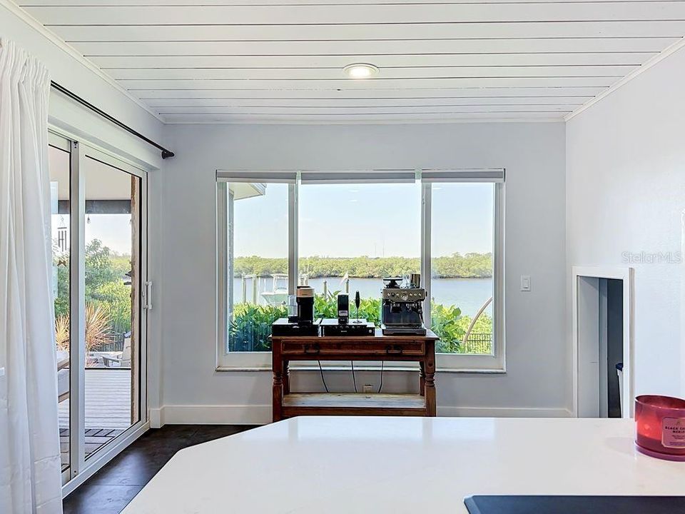En Venta: $1,049,900 (4 camas, 3 baños, 2170 Pies cuadrados)