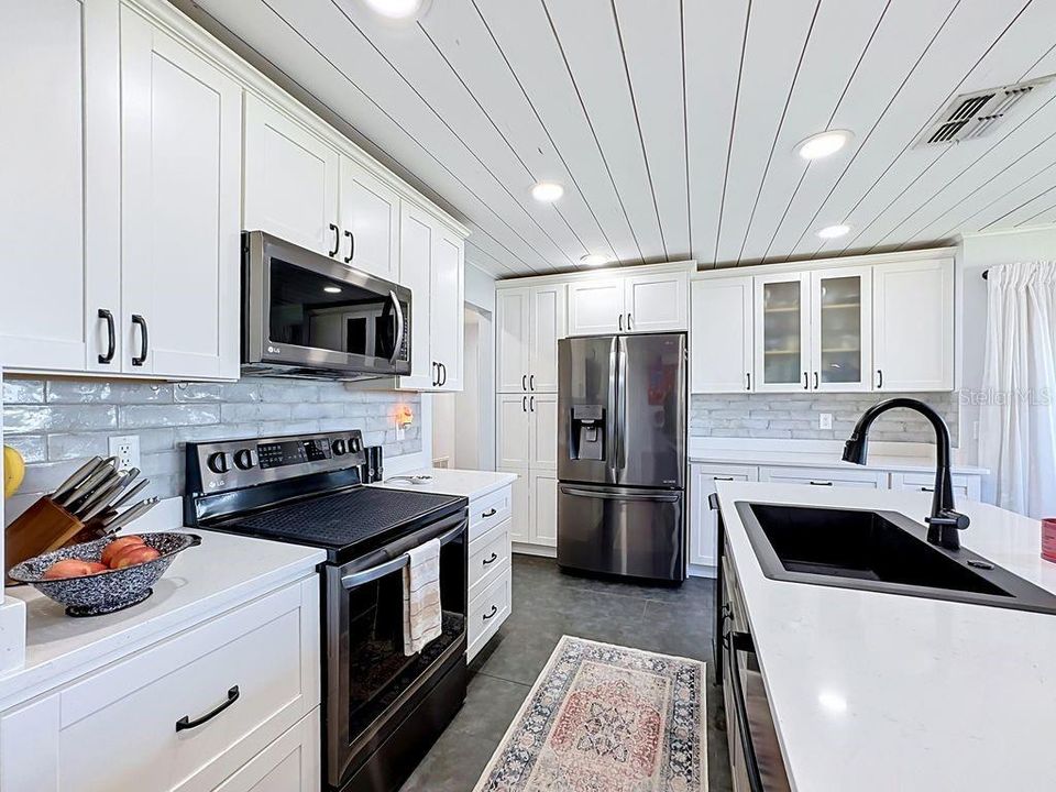 En Venta: $1,049,900 (4 camas, 3 baños, 2170 Pies cuadrados)