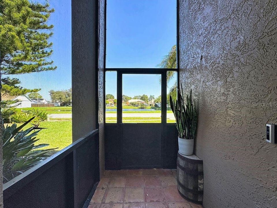 En Venta: $1,049,900 (4 camas, 3 baños, 2170 Pies cuadrados)