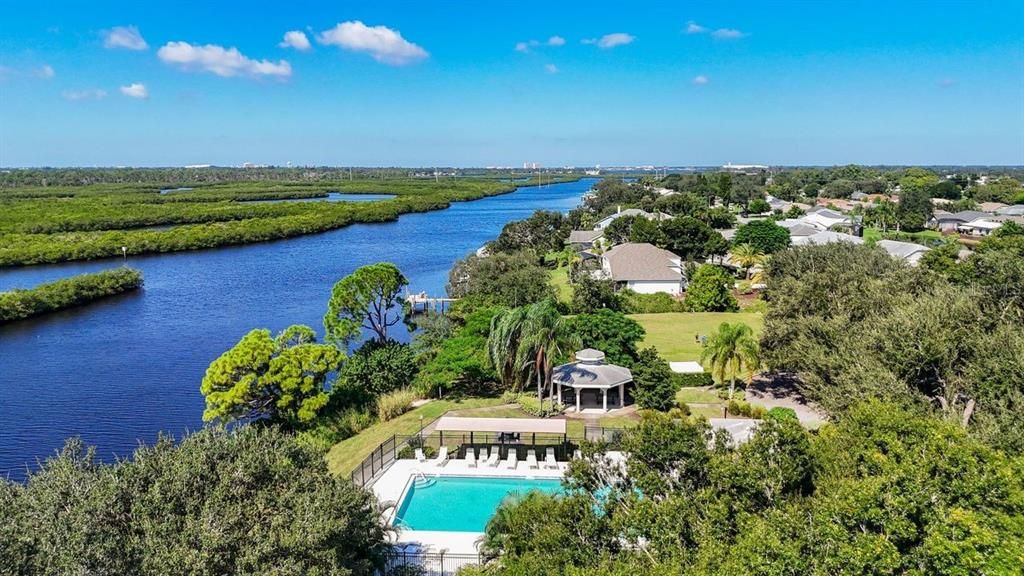 En Venta: $1,049,900 (4 camas, 3 baños, 2170 Pies cuadrados)