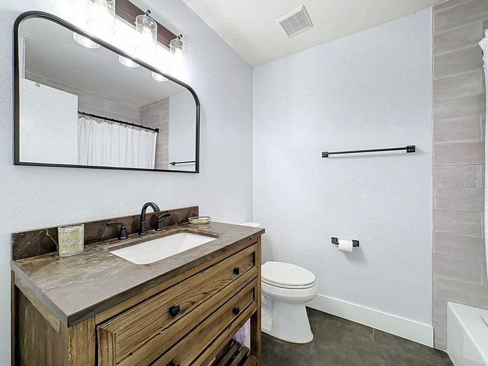 En Venta: $1,049,900 (4 camas, 3 baños, 2170 Pies cuadrados)