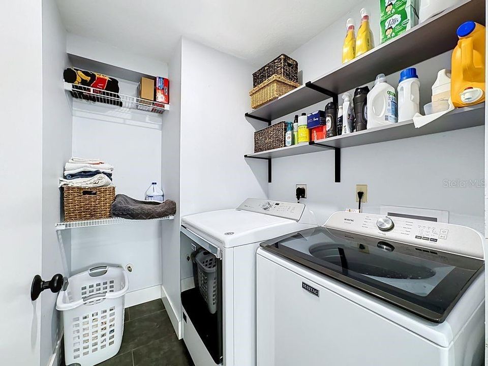 En Venta: $1,049,900 (4 camas, 3 baños, 2170 Pies cuadrados)