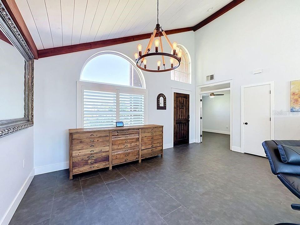 En Venta: $1,049,900 (4 camas, 3 baños, 2170 Pies cuadrados)