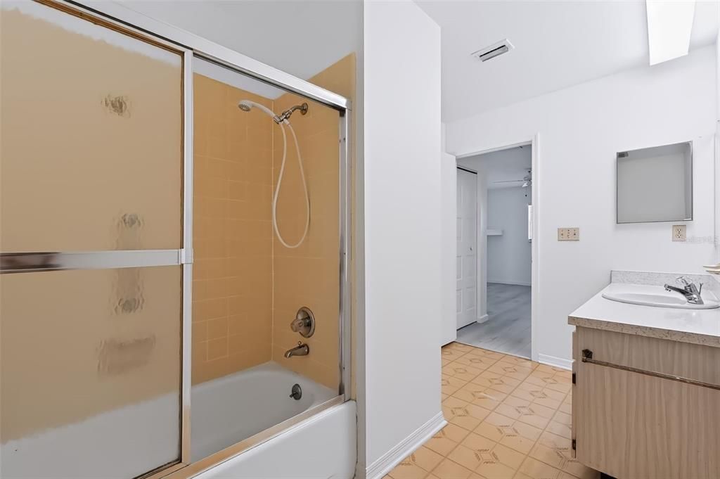 На продажу: $225,000 (2 спален, 2 ванн, 1516 Квадратных фут)