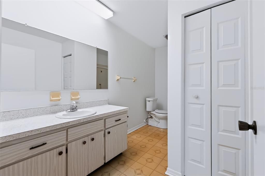 На продажу: $225,000 (2 спален, 2 ванн, 1516 Квадратных фут)