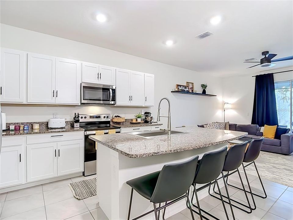 For Rent: $2,600 (3 beds, 2 baths, 1673 Square Feet)