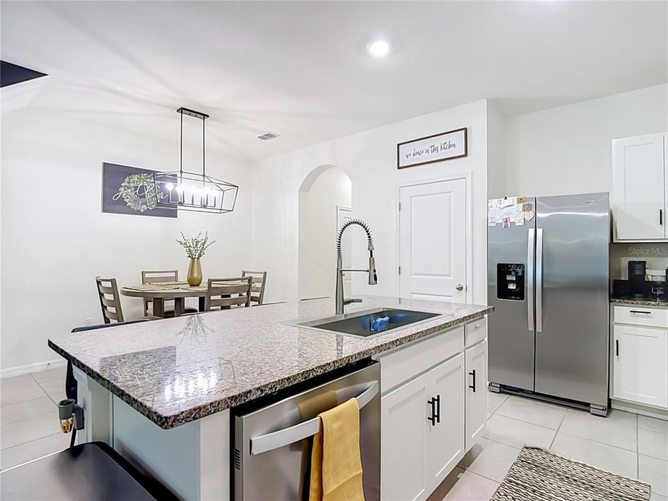 For Rent: $2,600 (3 beds, 2 baths, 1673 Square Feet)