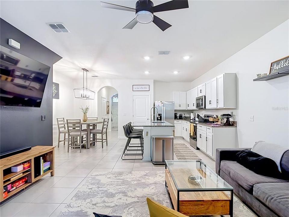 For Rent: $2,600 (3 beds, 2 baths, 1673 Square Feet)